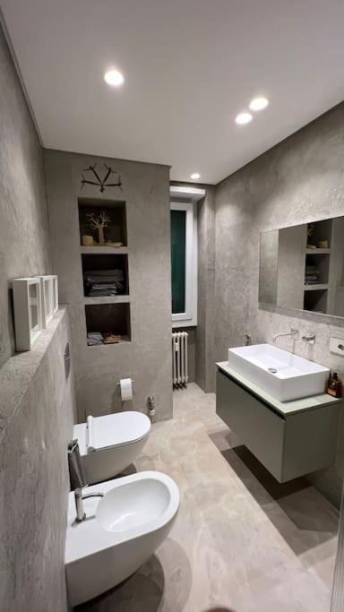 Duca Dei Navigli - Luxury Apartment In มิลาน ภายนอก รูปภาพ