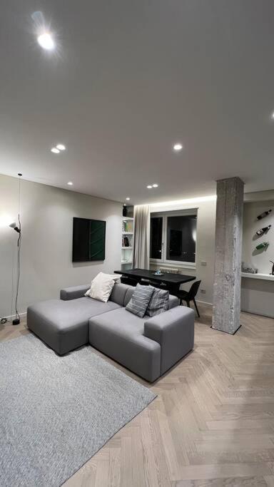 Duca Dei Navigli - Luxury Apartment In มิลาน ภายนอก รูปภาพ