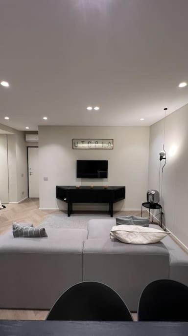 Duca Dei Navigli - Luxury Apartment In มิลาน ภายนอก รูปภาพ