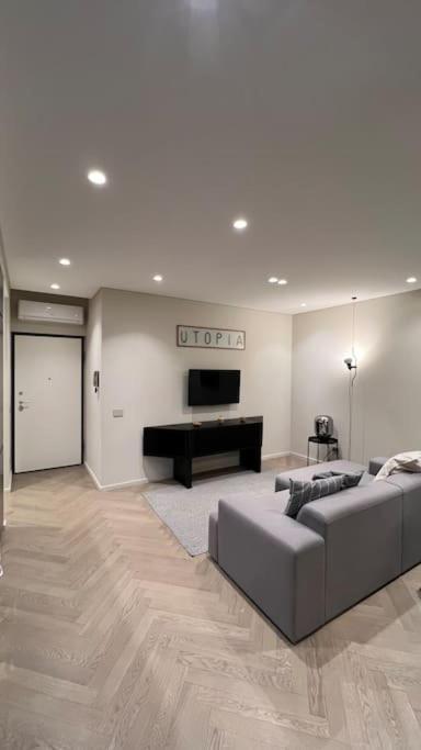 Duca Dei Navigli - Luxury Apartment In มิลาน ภายนอก รูปภาพ